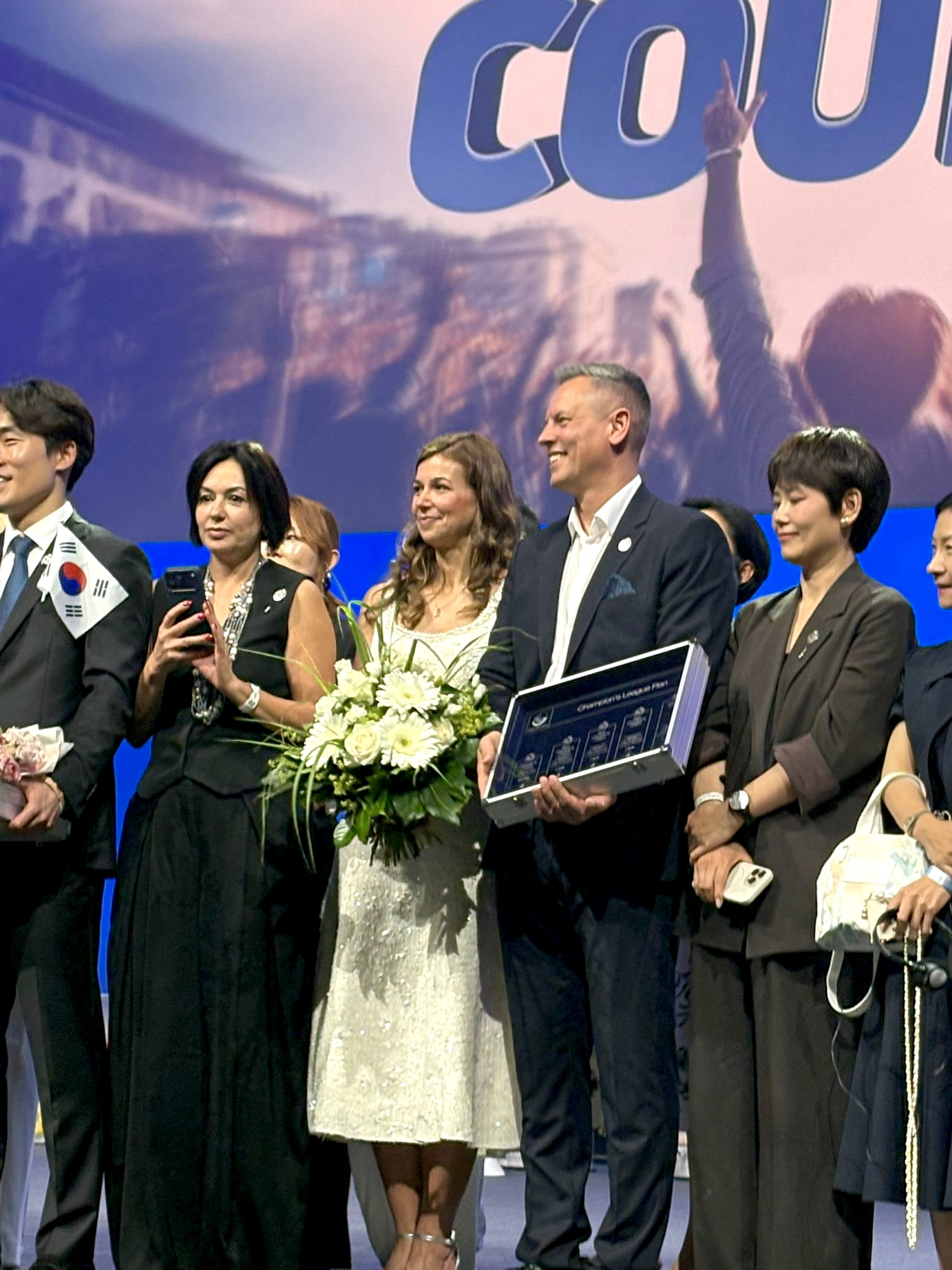 Alexandra und Juri Kalasch bei einer Ehrung mit Vicki und Rolf Sorg